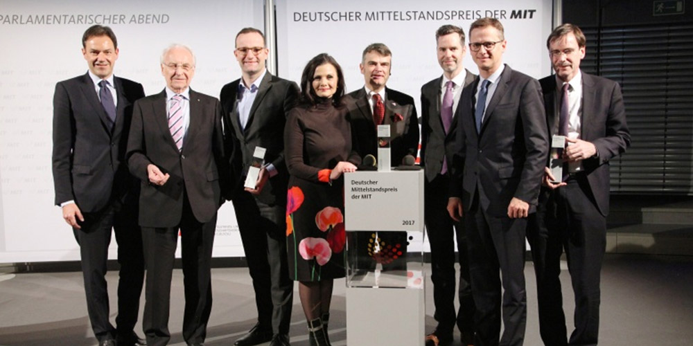 MIT Mitglieder auf der Bühne der Mittelstandspreis-Verleihung.